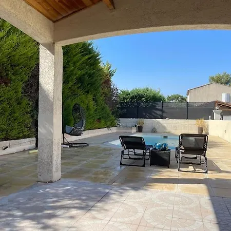 Avec Piscine Et Jacuzzi Entre Aix Et Marseille וילה גרדן