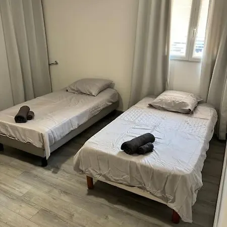 Avec Piscine Et Jacuzzi Entre Aix Et Marseille גרדן