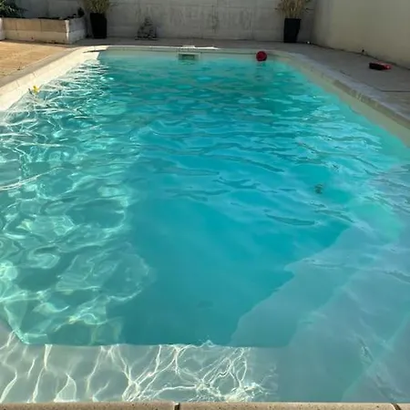 Avec Piscine Et Jacuzzi Entre Aix Et Marseille